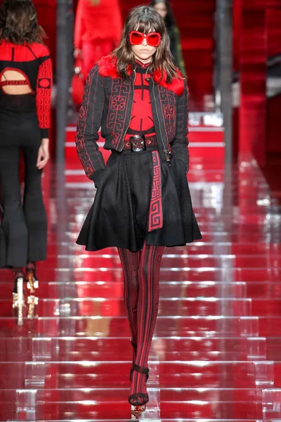 Look 14